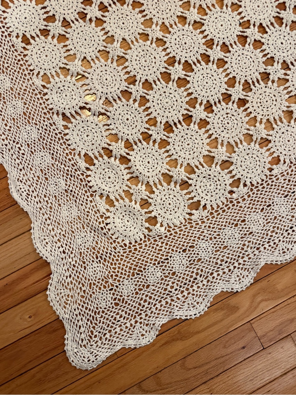 White VTG Crochet Lace Tablecloth 53x91 cottage shabby chic coquette
